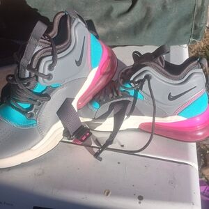 Nike Kids Gray and Teal Sneakers with Pink Highlights